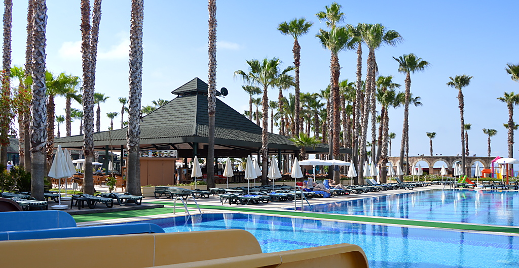 Pool Meryan Hotel