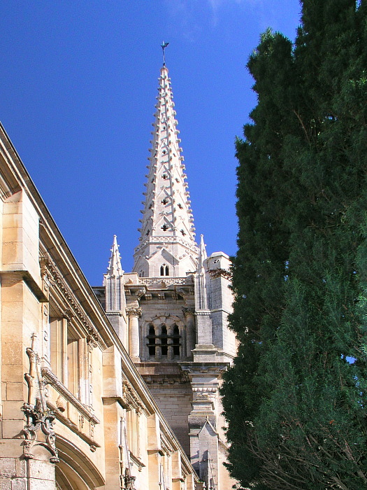 Turm der Kathedrale von Lucon
