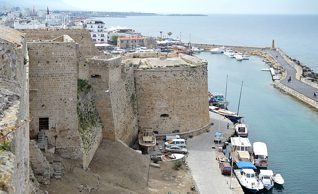 Festung von Girne und der Jachthafen