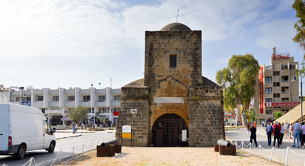 Das Girne-Tor, Eingang nach Nikosia