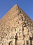 Die Schichtung der einzelnen Steinquader einer Pyramide
