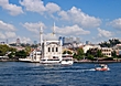 Die Ortaköy-Moschee (türkisch Ortaköy Camii) im Istanbuler Stadtteil Besiktas