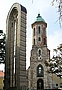 Mahnmal des Zweiten Weltkrieges: Turm und Fassadenteil der Maria-Magdalenen-Kirche in Budapest