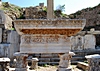 Pollio Nymphäum am Domitian Platz in Ephesos