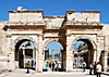 Südtor der Agora. Das Mazäus Mithridates-Tor führt auf die Große Agora