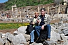 Angelika und Heinz Albers nach einem langen Wandertag in Ephesos. Eine freundliche Touristin aus Malaysia machte dieses Foto