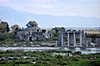 Ionische Säulen deer Agora im Grundwasser des Mäander