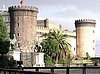 Castel Nuovo Neapel. Die Burg liegt am Hafen