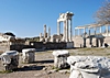 Pergamon:Trajaneum. Auf der höchsten Stelle des Burgbergs stand dieser Tempel