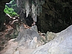 Stalaktiten, Stalagmiten, Stalagnaten auf der unbewohnten Insel Tham Naga (wird auch als Tham Nark oder Naga Cave bezeichnet