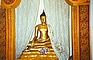 Sri Lanka, goldene Buddhafigur im Tempel des Zahns von Kandy