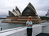 Vorbeifahrt mit dem Schiff. Sydney Opera House