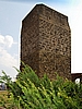 Roter Turm, Bergfried aus Buckelquadern